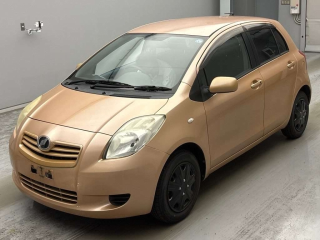 TOYOTA VITZ — фото