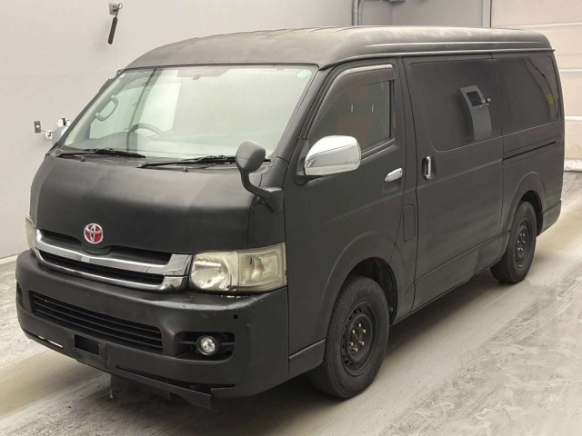 TOYOTA HIACE — фото