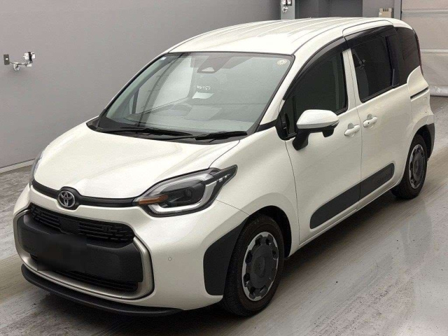 TOYOTA SIENTA — фото