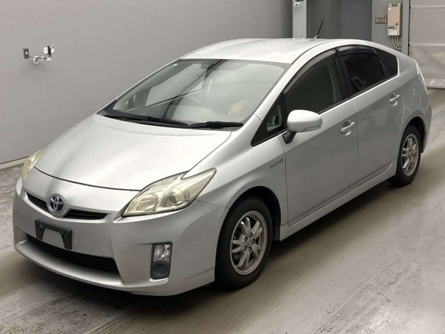 TOYOTA PRIUS — фото