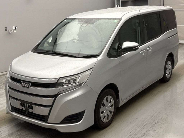 TOYOTA NOAH — фото
