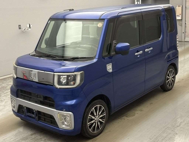 DAIHATSU WAKE — фото