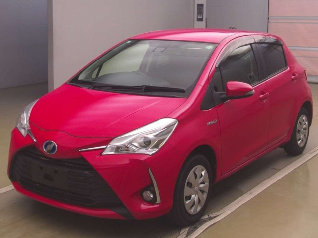 TOYOTA VITZ — фото