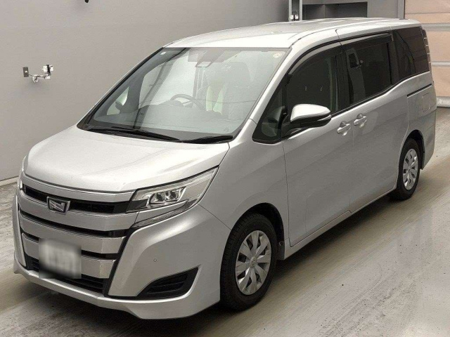 TOYOTA NOAH — фото