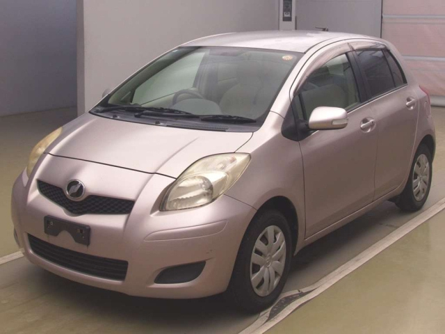 TOYOTA VITZ — фото
