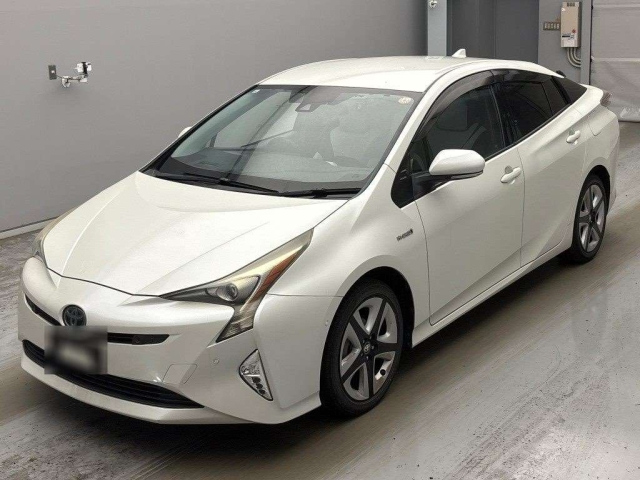 TOYOTA PRIUS — фото