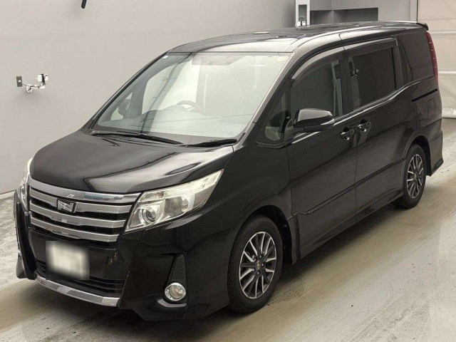 TOYOTA NOAH — фото