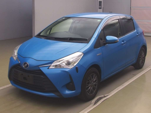 TOYOTA VITZ — фото