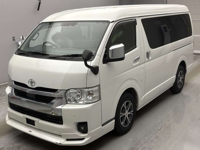 TOYOTA HIACE — фото