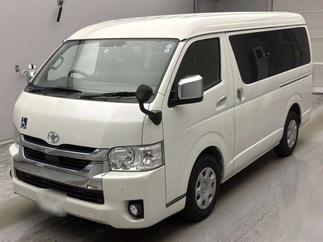 TOYOTA HIACE — фото