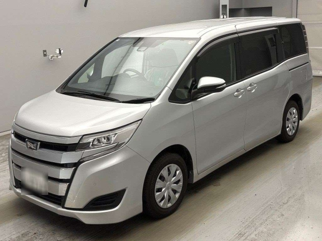 TOYOTA NOAH — фото