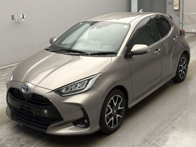 TOYOTA YARIS — фото
