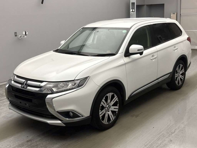 MITSUBISHI OUTLANDER — фото