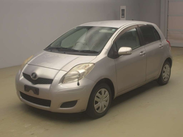 TOYOTA VITZ — фото