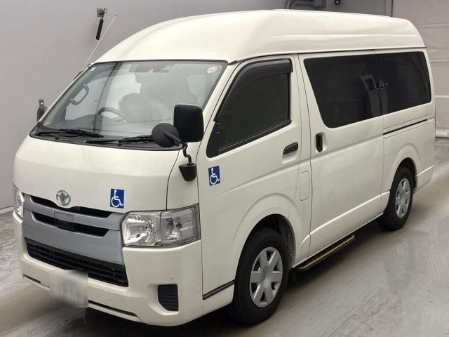TOYOTA HIACE — фото