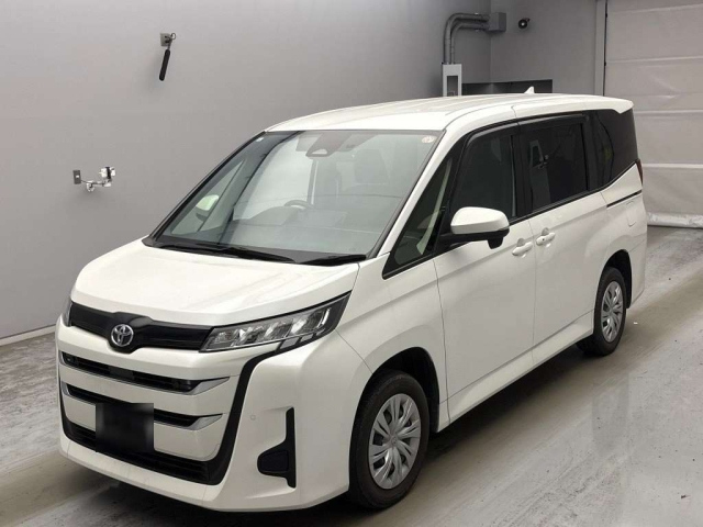 TOYOTA NOAH — фото