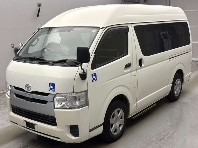 TOYOTA HIACE — фото