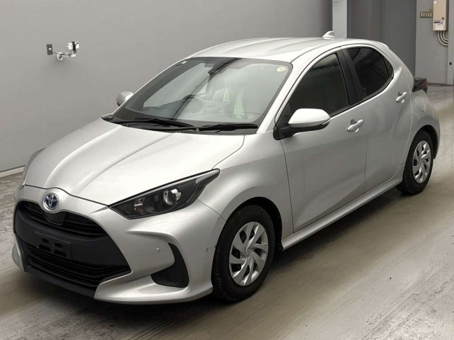 TOYOTA YARIS — фото