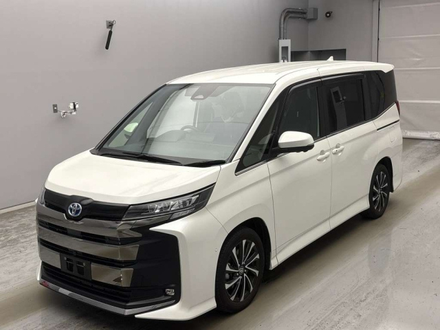 TOYOTA NOAH — фото