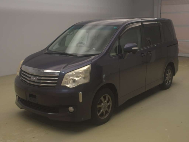 TOYOTA NOAH — фото