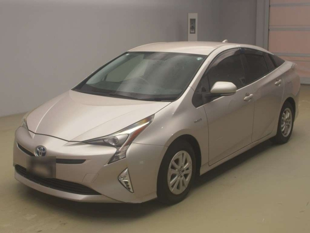 TOYOTA PRIUS — фото