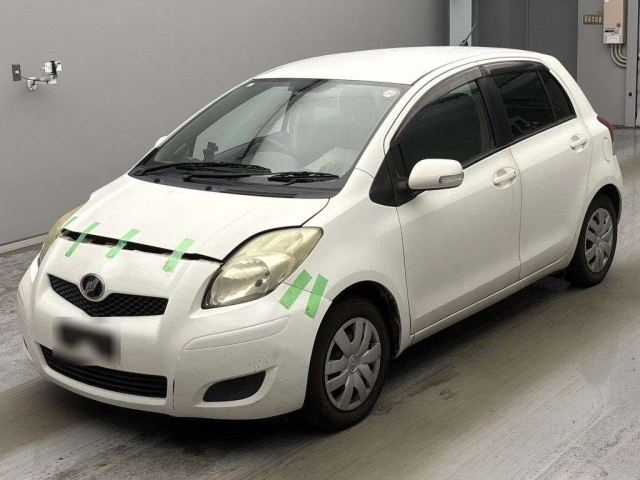 TOYOTA VITZ — фото