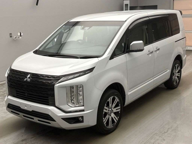 MITSUBISHI DELICA — фото
