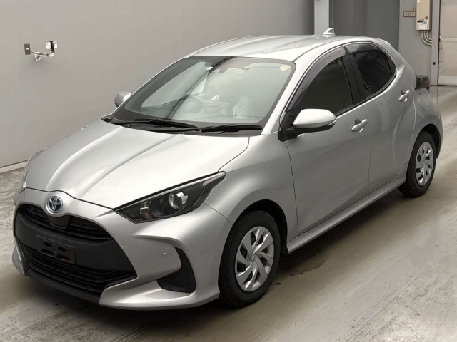 TOYOTA YARIS — фото