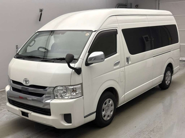 TOYOTA HIACE — фото
