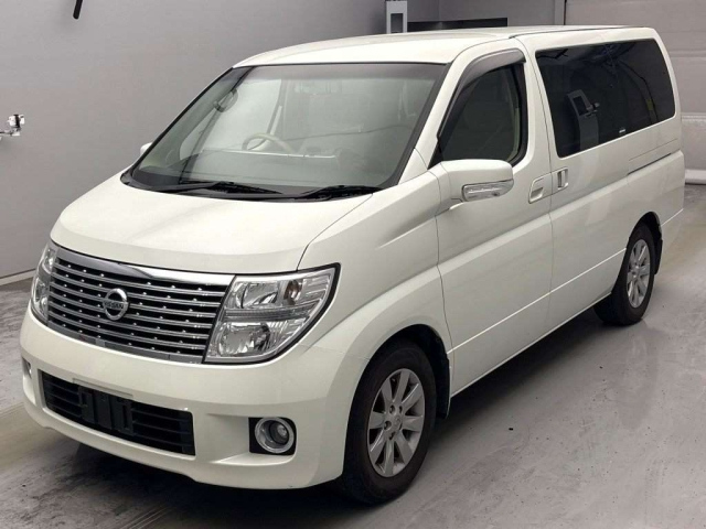 NISSAN ELGRAND — фото