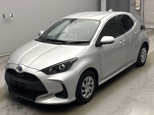 TOYOTA YARIS — фото