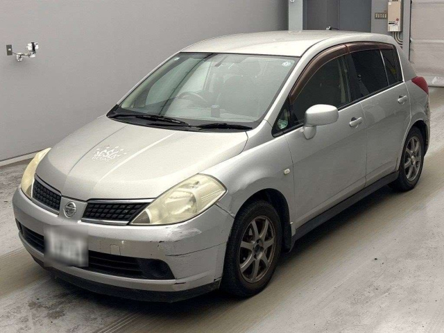 NISSAN TIIDA — фото