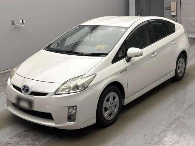 TOYOTA PRIUS — фото