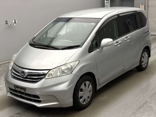 HONDA FREED — фото