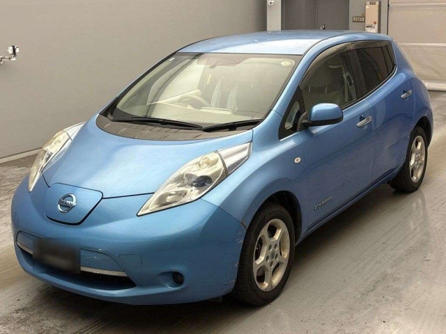 NISSAN LEAF — фото