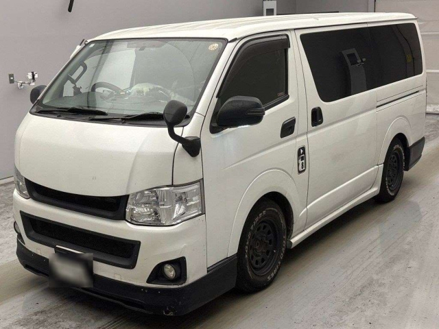 TOYOTA HIACE — фото