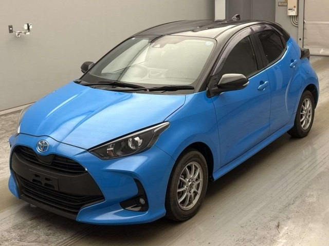 TOYOTA YARIS — фото