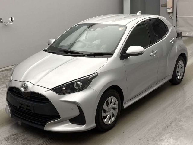 TOYOTA YARIS — фото