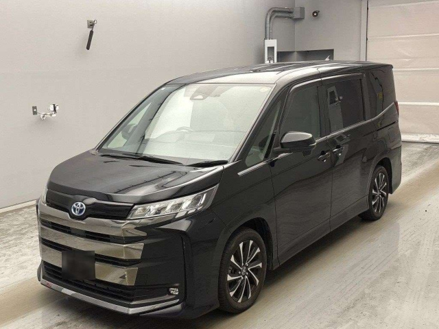 TOYOTA NOAH — фото