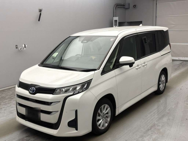 TOYOTA NOAH — фото