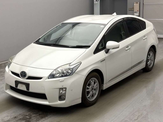 TOYOTA PRIUS — фото