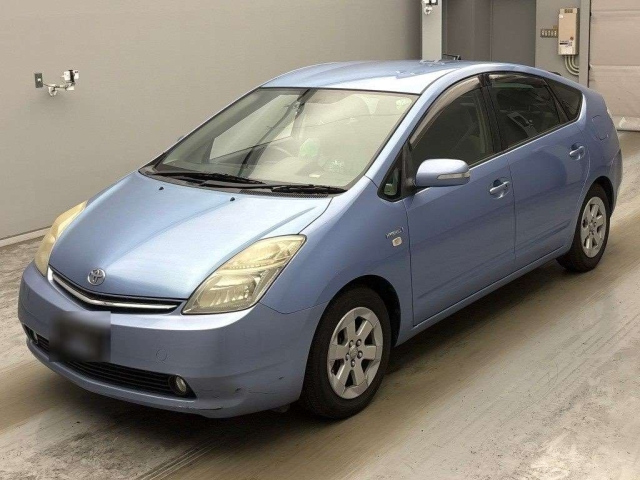 TOYOTA PRIUS — фото