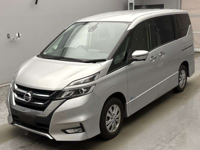 NISSAN SERENA — фото