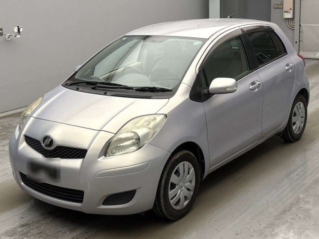 TOYOTA VITZ — фото