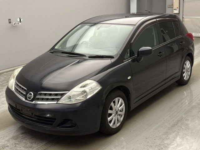 NISSAN TIIDA — фото
