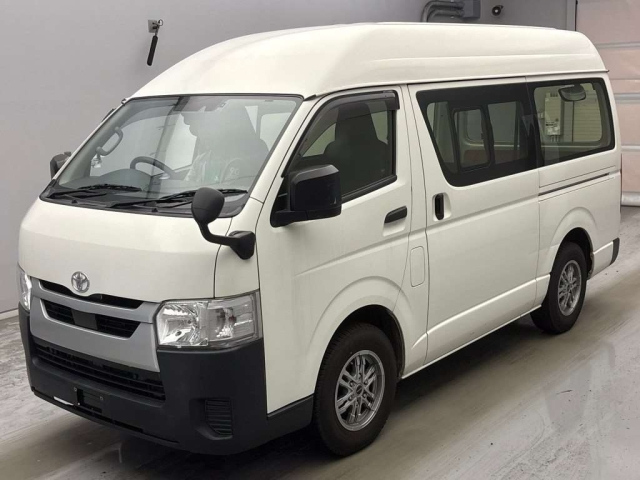 TOYOTA HIACE — фото