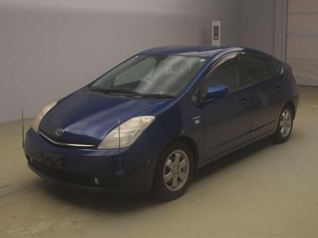 TOYOTA PRIUS — фото