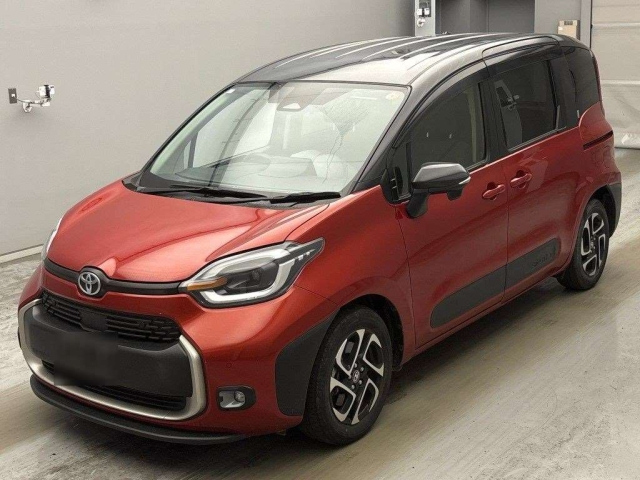 TOYOTA SIENTA — фото