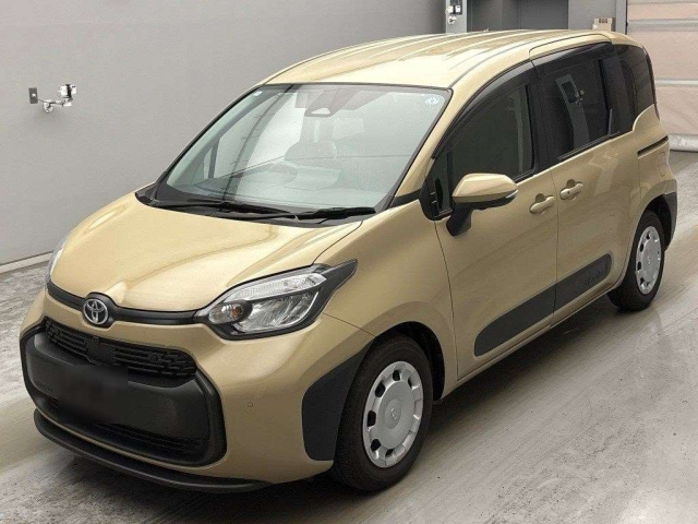 TOYOTA SIENTA — фото
