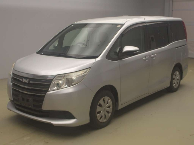 TOYOTA NOAH — фото